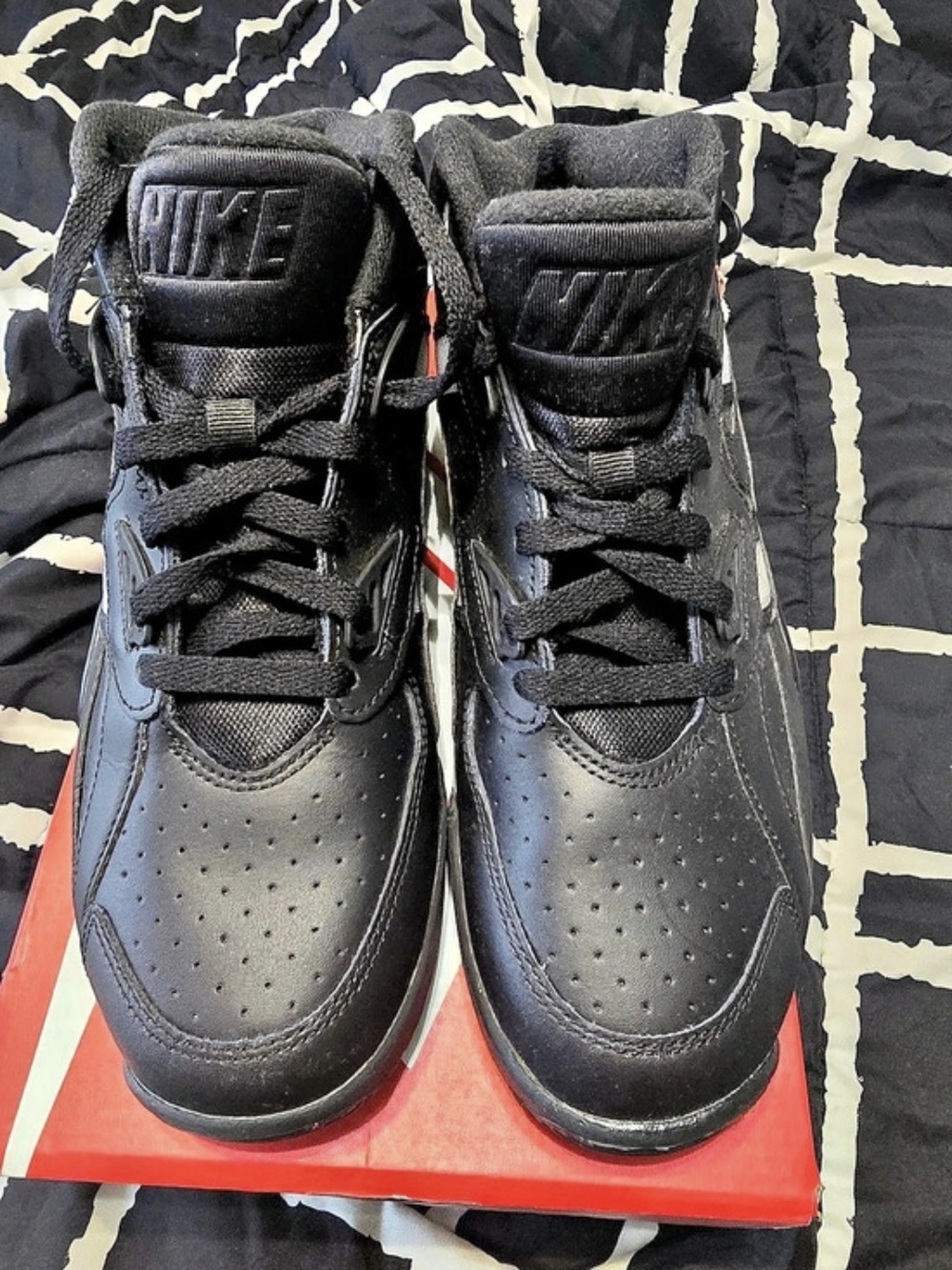 Nike Air Jordan 4 Kids Sneakers Black & Red Boys 7Y Like New